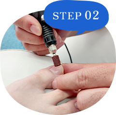STEP02.手指消毒と爪表面の研磨
